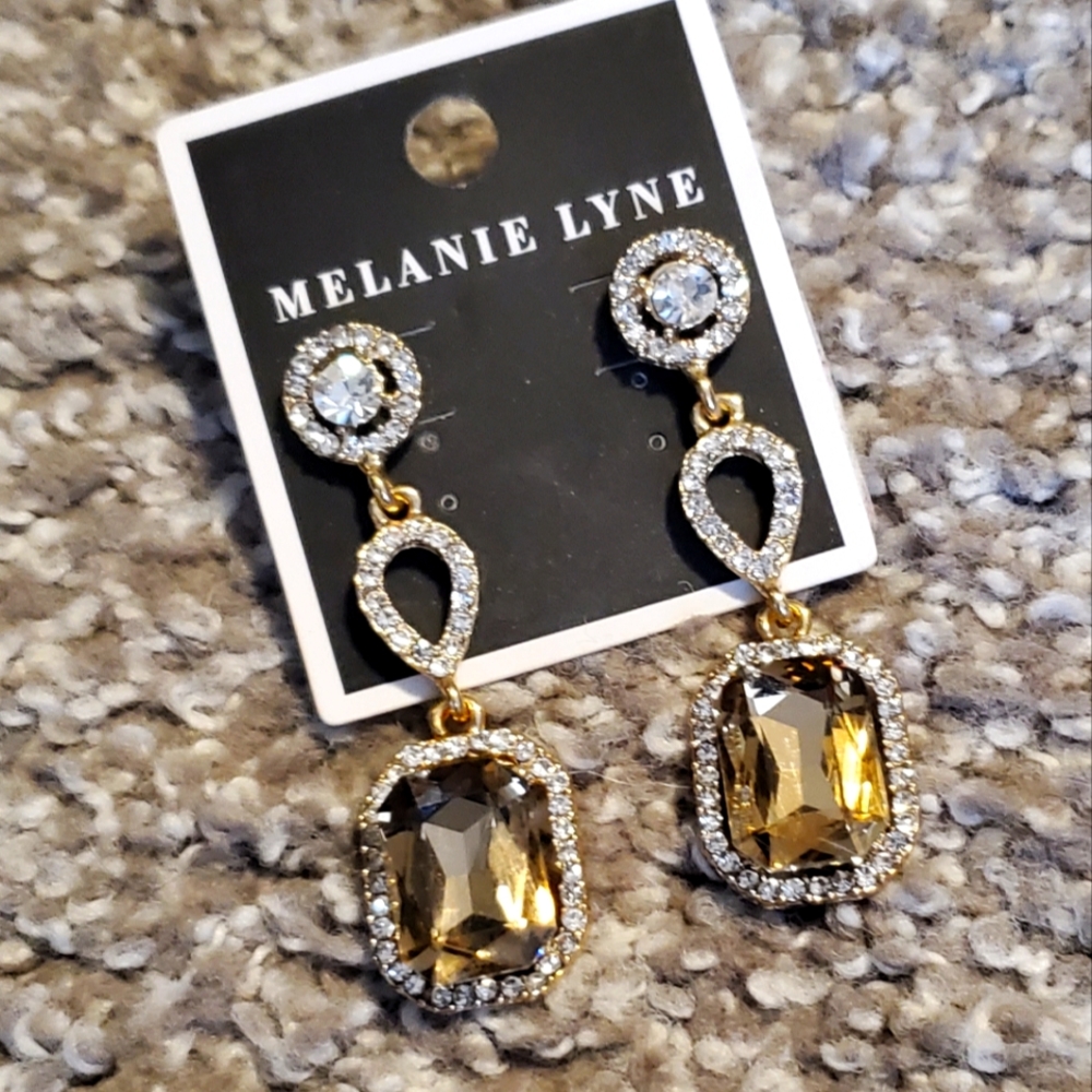 COPY - 5/$30👂 BNWT beautiful faux diamond, faux emerald cut Citron, gold drop e